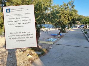 DOSTA JE BEZOBRAZLUKA! Još se jedna općina priključila uklanjanju ostavljenih stvari na plažama