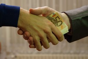 Dobio kuću s bazenom na Krku i više od 600 tisuća kuna mita