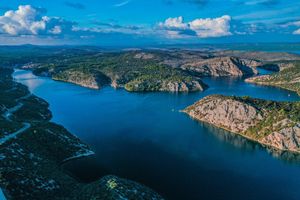 300 MILIJUNA EURA VRIJEDAN PROJEKT Na obali Prokljanskog jezera počinje gradnja golf terena, luksuznih hotela i marina