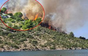 GORI KOD ROGOZNICE Požar se širi prema magistrali, kuće zasad nisu ugrožene