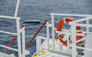 Najmanje 12 mrtvih i 10 nestalih migranata potonulo kod Tunisa