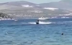 VIDEO Snimili divljaka na jet skiju kod Čiova: “Glisirao svega desetak metara od obale!”