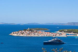 Golema jahta vlasnika Tottenhama u Primoštenu