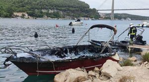 Policija utvrdila uzrok požara u Rijeci dubrovačkoj, u kojem je izgorjelo pet plovila i dva vozila