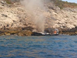 DOZNALI SMO ŠTO SE DOGODILO Gliser kod Rogoznice u potpunosti izgorio i potonuo