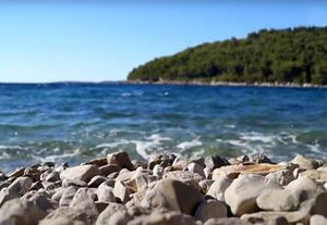 ZAVRŠEN OČEVID Brodica na Proizdu se nasukala na podmorsku hrid i potonula, a ribar se utopio