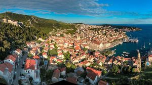 Liječnike specijaliste će na otoku Hvaru umjesto države financirati privatna zaklada