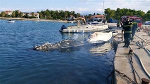 Ministarstvo mora o opožarenim brodovima na Viru: “Sva tri su potonula, ali nije bilo žrtava!”