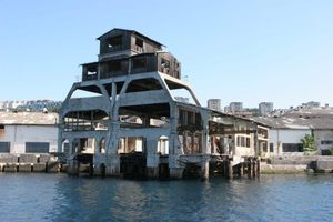 REKONSTRUKCIJA SIMBOLA RIJEKE Ruši se lansirna rampa Torpedo i gradi njena replika