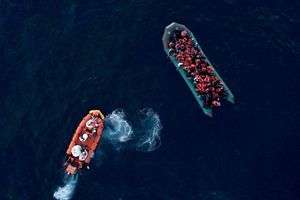 Humanitarci u Sredozemlju pred oluju spasili 172 djece!