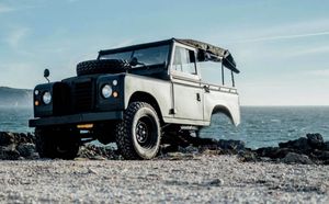 Lopovi na Hvaru ukrali Land Rovera – Pronađen očerupan na makadanskom putu