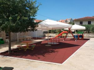 Dok se drugdje na otocima smanjuje broj vrtiće djece, ova bračka općina otvorila je područni vrtić!