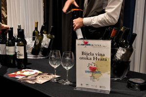 NAJBOLJE OD HVARA Održan 1. poslovni susret hvarskih vinara