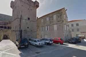 Policiji dojavljeno da se u Visu nalazi vozilo s tragovima krvi