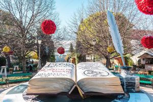 U Šibeniku postavljena 3 metra duga i oko 300 kilograma masivna knjiga