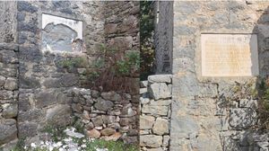 VANDALIZAM NA BRAČU Potpuno uništena spomen ploča osloboditeljima iz Drugog svjetskog rata