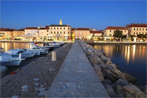 S broda u Biogradu ukradene kante za gorivo i brodska oprema