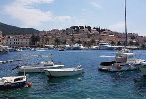 Iz otvorenog skladišta na Hvaru pokraden građevinski materijal