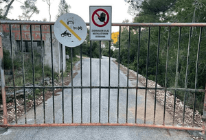 Općina Lumbarda ograničila pristup vojarni Ražnjić zbog nedozvoljene sječe borova