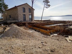 Bespravna gradnja na Čiovu – Šveđanin gradi bez dozvole, a institucije o tome nemaju pojma