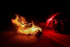 FOTO Bolje da umre selo nego običaji: Spaljen Karneval na Viru