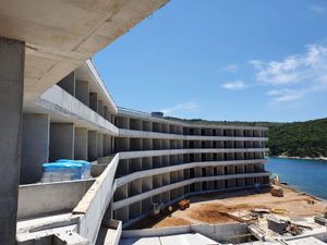 Jadran d.d. iz Crikvenice zakupio “nasukani kruzer”, hotel View u Postirama