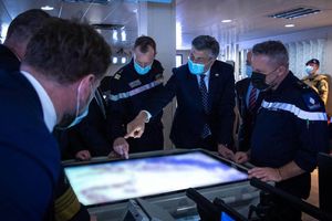 Javio se Plenković s francuskog nosača kod Dubrovnika: “Šaljemo poruku sigurnosti i partnerstva Francuske i Hrvatske”