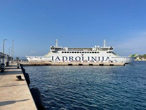 Jadrolinija besplatno vozi izbjeglice iz Ukrajine na Šoltu