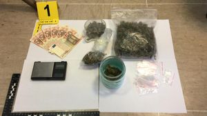 Korčulanin tiskao eure, a tragom novca policija mu pronašla drogu koju je dilao s partnericom