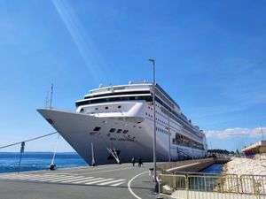 Golemi luksuzni kruzer uplovio je u splitsku luku