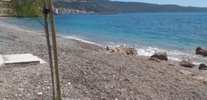 Umjesto obećane rampe za osobe s invaliditetom, plažu devastirali komadima betona