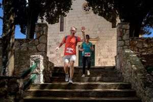 JELSA TRAIL Plejada trkača rutom poznate hvarske procesije