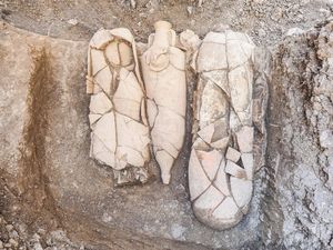 HOMO EX HUMO Čovjek iz tla antičke nekropole grada Hvara