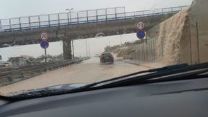 VIDEO Obilna kiša potopila kaštelanske ulice – Sve raspoložive snage su na terenu