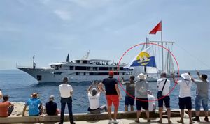 VIDEO Lokalni kruzer kod Splita proletio kroz regatno polje i udario u jedrilicu