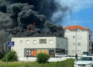 DRAMA U KAŠTELIMA Gori zgrada trgovačkog lanca, ima ozlijeđenih!