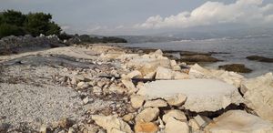 Primjer uvale Krknjaši na Drveniku Velom dokaz zašto Hrvatskoj pod hitno treba novi Zakon o pomorskom dobru