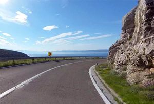 S ceste na bračkoj Vidovoj Gori vozilo sletjelo s ceste, dvije osobe ozlijeđene