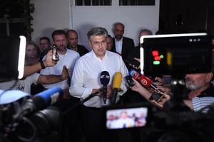 Plenković na sjednici Vlade obećao: “Pripremit ćemo podršku opožarenim područjima kod Šibenika”