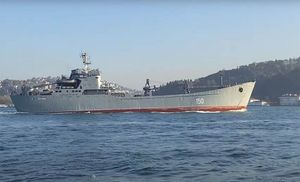 Rusija potvrdila: “Izvukli smo svoj desantni brod koji je Ukrajina pogodila raketom”