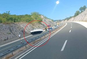 BIZARNA NESREĆA NA DALMATINI S prikolice se otkačila brodica