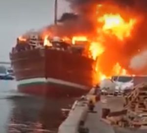 VIDEO U požaru na brodu izgorjelo 195 automobila, većinom Mercedesi