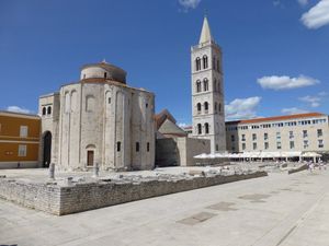 Blamaža TZ Zadar – Krivo preveli letak pa rekli francuskim turistima da svugdje mogu u kupaćim kostimima, osim na plaže