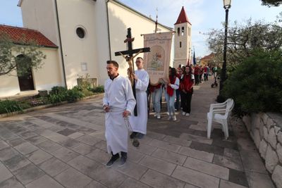 VIR U SVEČANOM RUHU Sveti Jure – Simbol opstanka i vjere virskog čovjeka