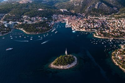 IZNAJMI OTOČIĆ ZA PRIVATNI EVENT Vraćaju li se bučni derneci pod prozore Hvarana?