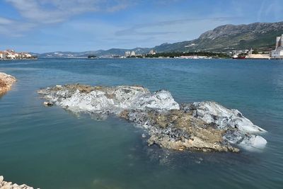 ČUDOVIŠTE IZ VRAGNIZZA Sanacije plaže u Vranjicu: "Na površinu isplivao plavi azbest"