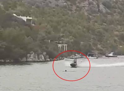 VIDEO: „VEĆ VIDIM, UBIT ĆE GA!” Uznemirujuća snimka s Brača - Jet ski jurnuo na kupača!