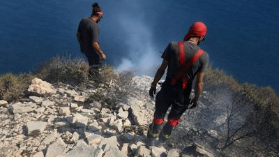 DOK SVI UŽIVAJU NA PLAŽI, ONI PROLAZE KROZ PAKAO: Pogledajte kako izgleda 24 sata u čizmama komiških vatrogasaca!