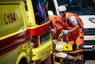 TRAGEDIJA U KAŠTELIMA U sudaru automobila i motocikla poginula jedna osoba, druga prevezena u bolnicu