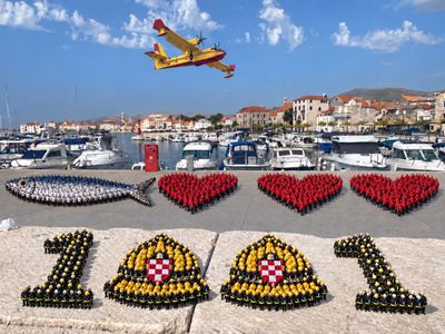 KAŠTEL STARI - 1000. i 1001. Milenijska fotografija Šime Strikomana: "Posvećene srdeli i vatrogascima"